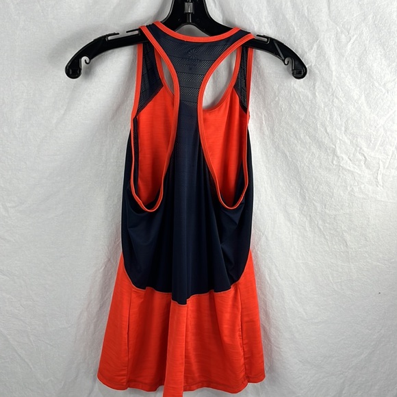 Athleta medium workout tank - Picture 4 of 5